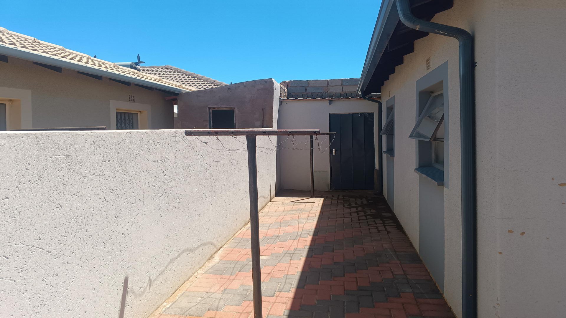Spaces - 2 square meters of property in Clayville