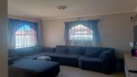 Lounges - 14 square meters of property in Clayville