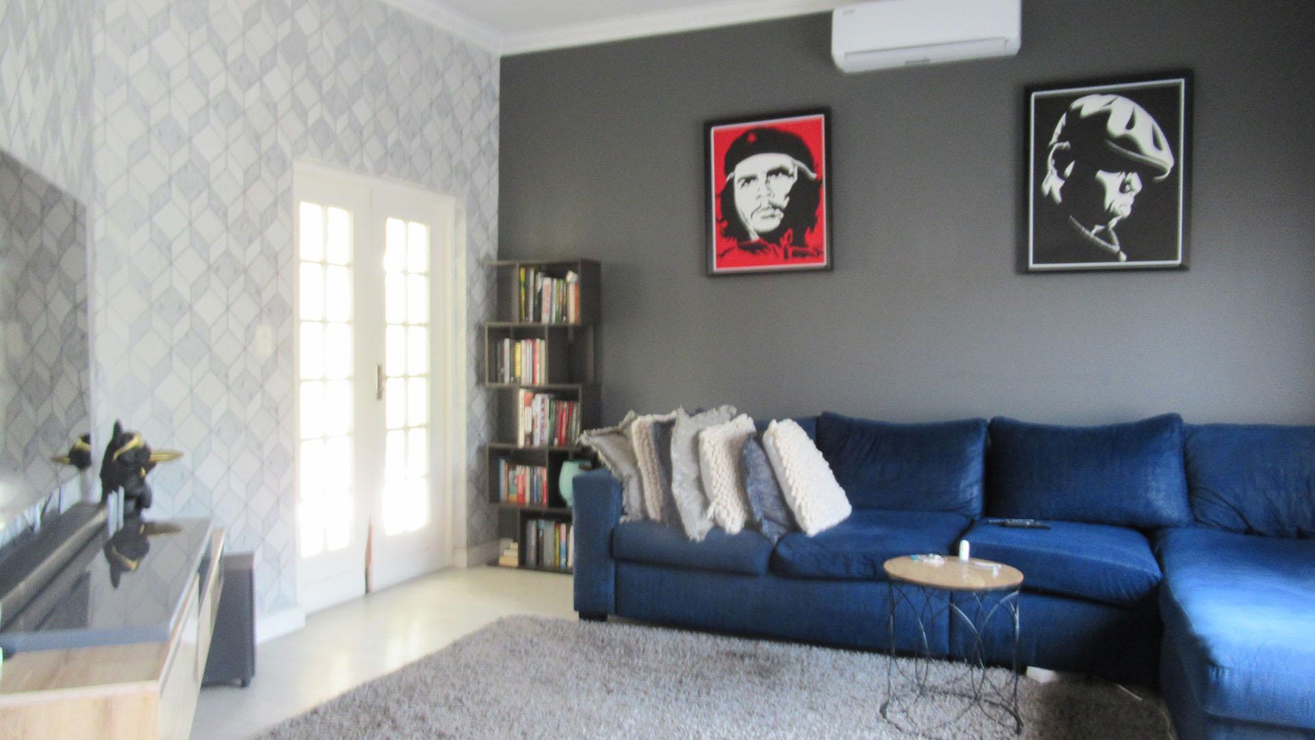 Lounges - 38 square meters of property in Lone Hill