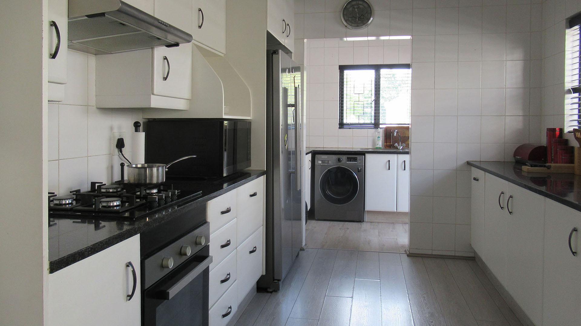 Kitchen - 10 square meters of property in Lone Hill
