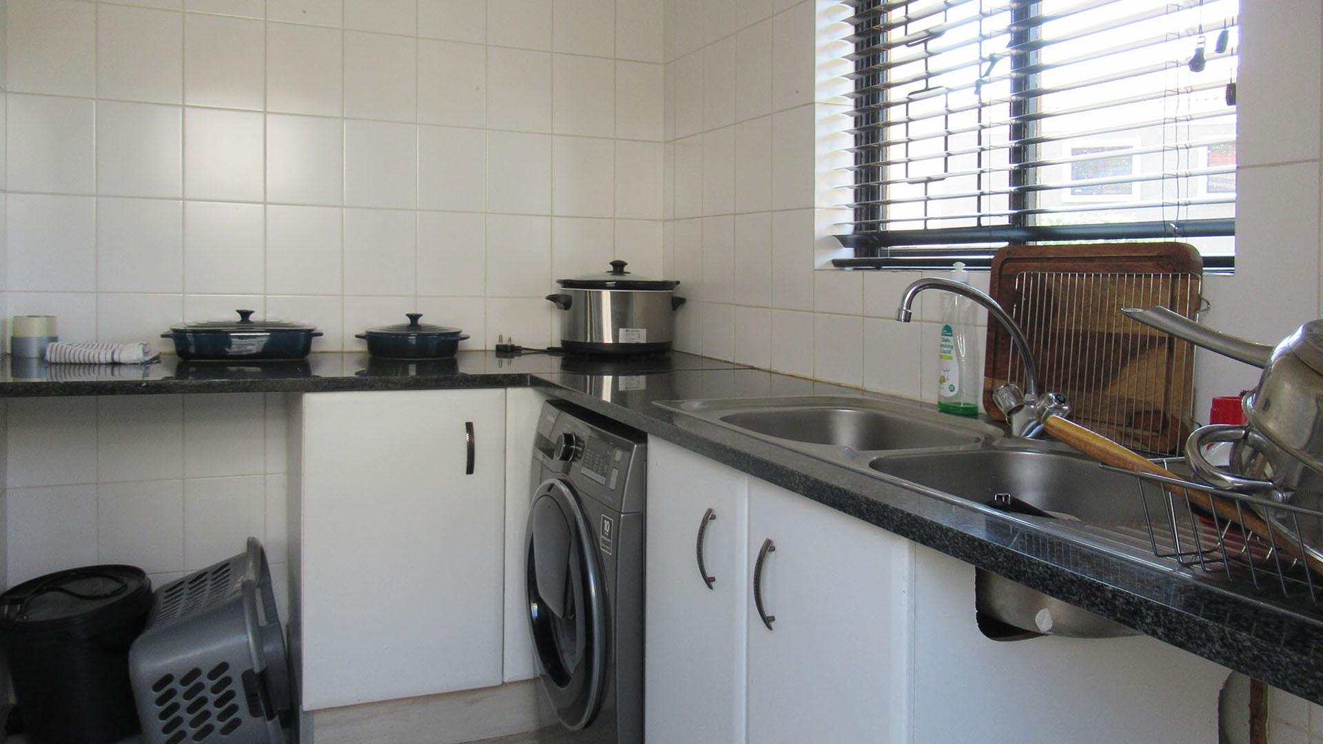 Scullery - 6 square meters of property in Lone Hill