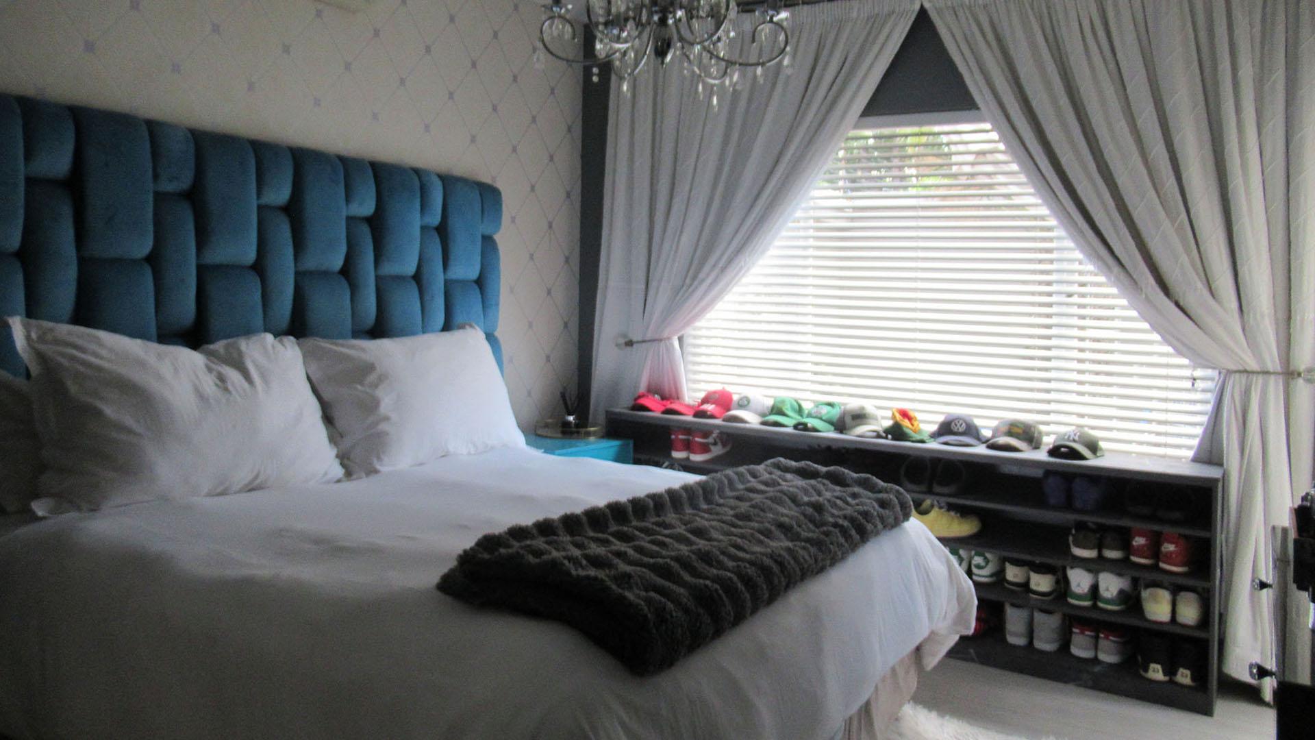 Main Bedroom - 17 square meters of property in Lone Hill