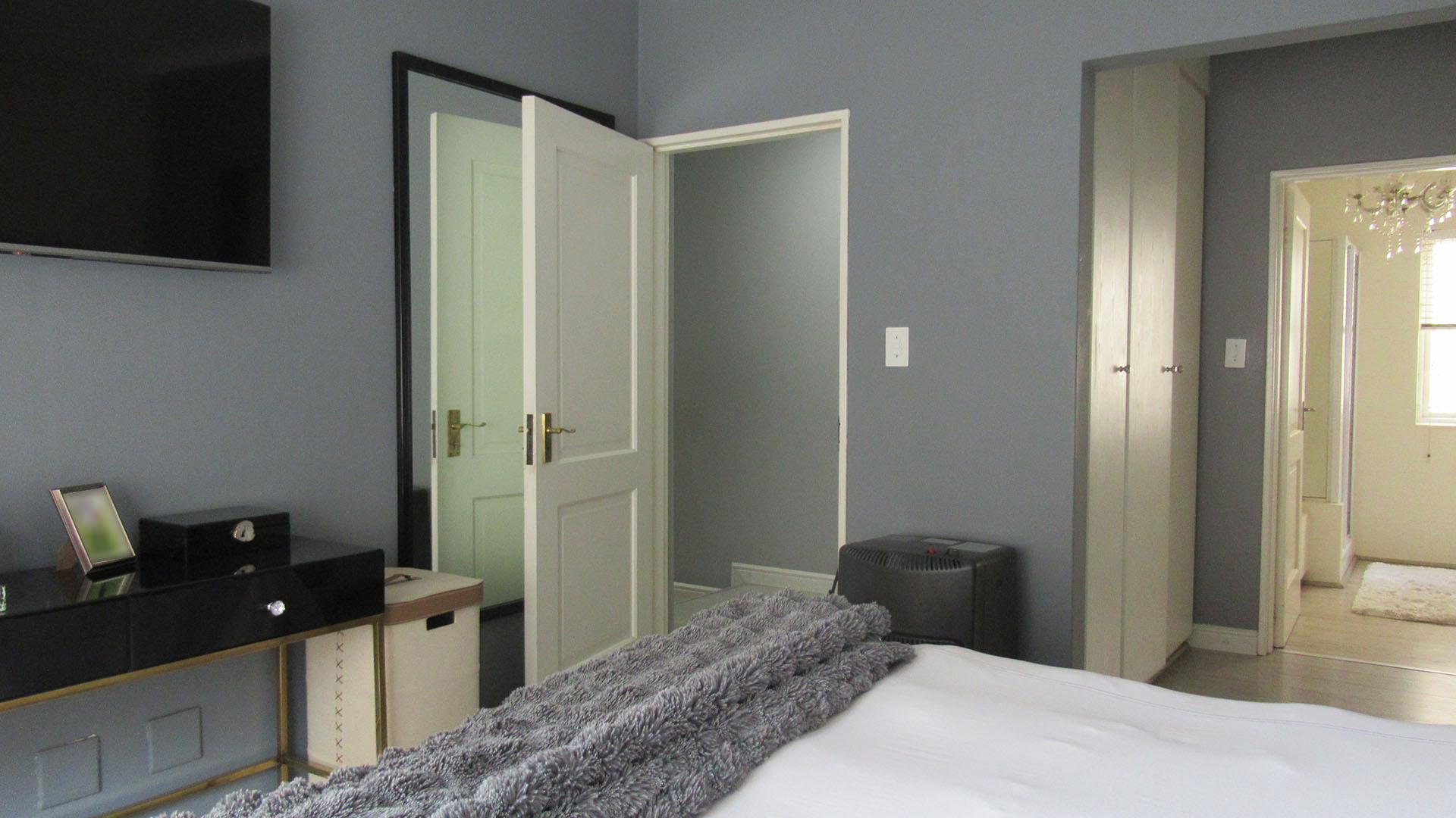 Main Bedroom - 17 square meters of property in Lone Hill