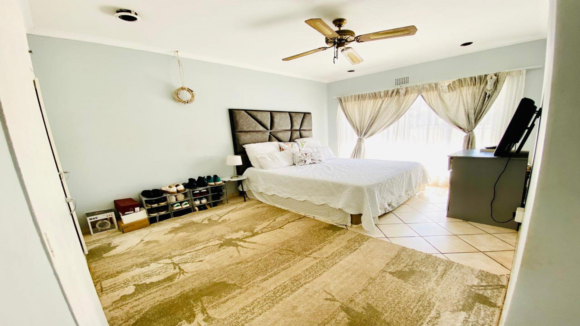 Bed Room 1 of property in Witpoortjie