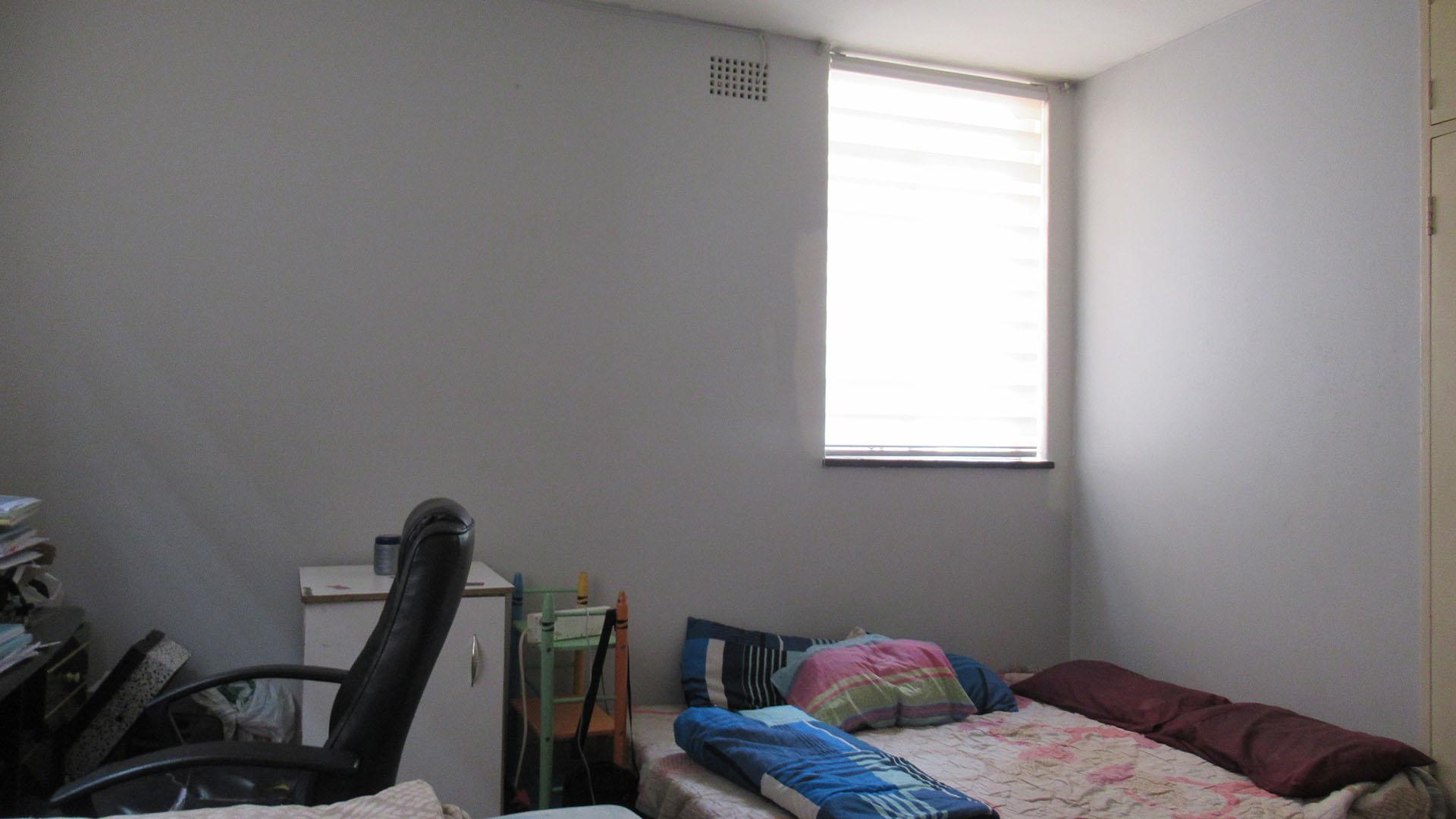 Bed Room 2 - 14 square meters of property in Florida