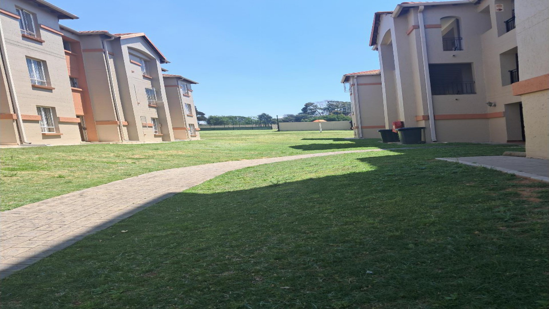 Front View of property in Aeroton