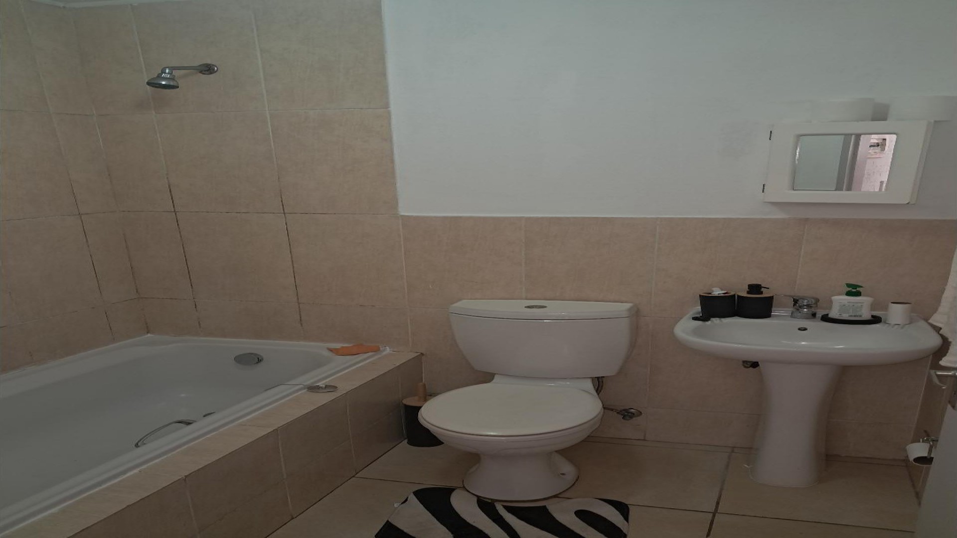Bathroom 1 of property in Aeroton