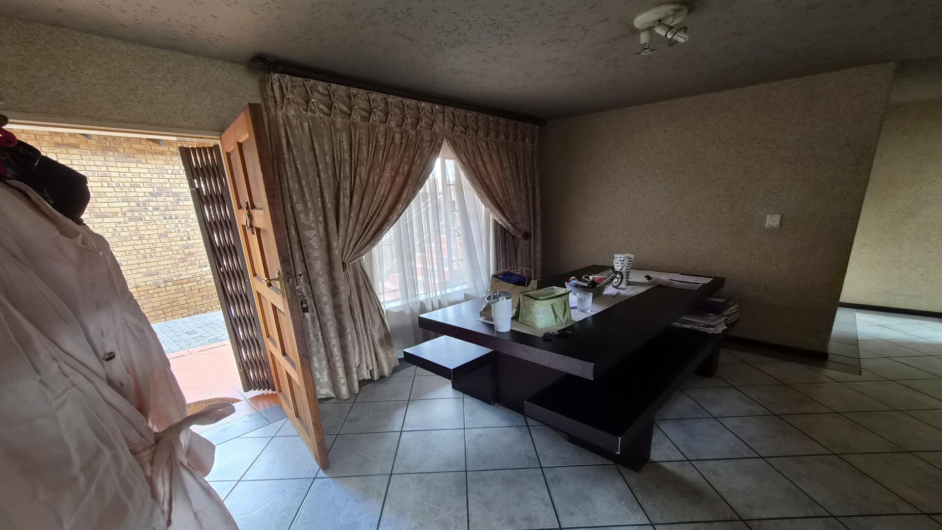 Dining Room of property in Die Hoewes