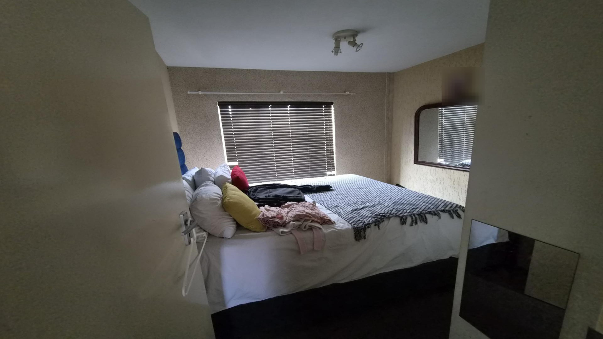 Bed Room 1 of property in Die Hoewes