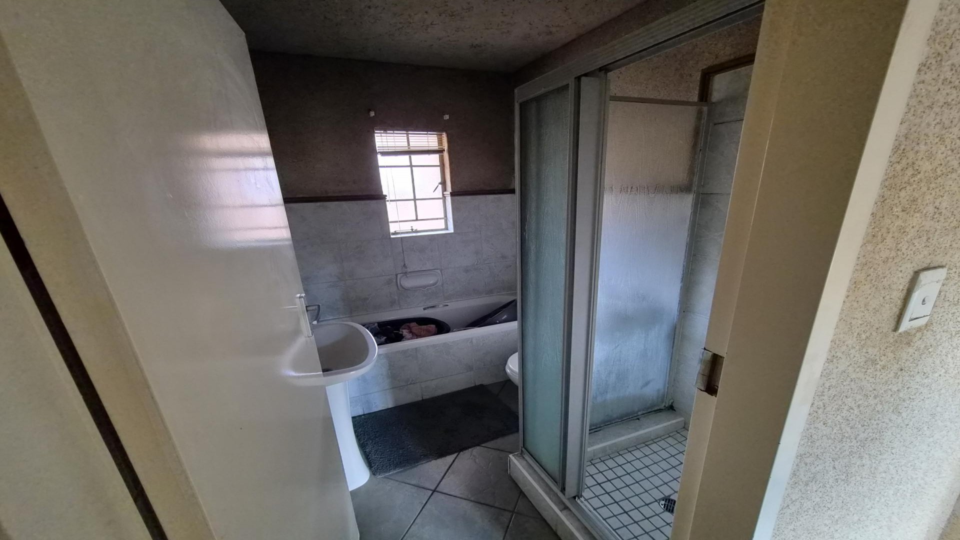 Bathroom 2 of property in Die Hoewes