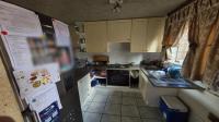 Kitchen of property in Die Hoewes