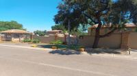 Front View of property in Die Hoewes