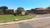 Front View of property in Die Hoewes