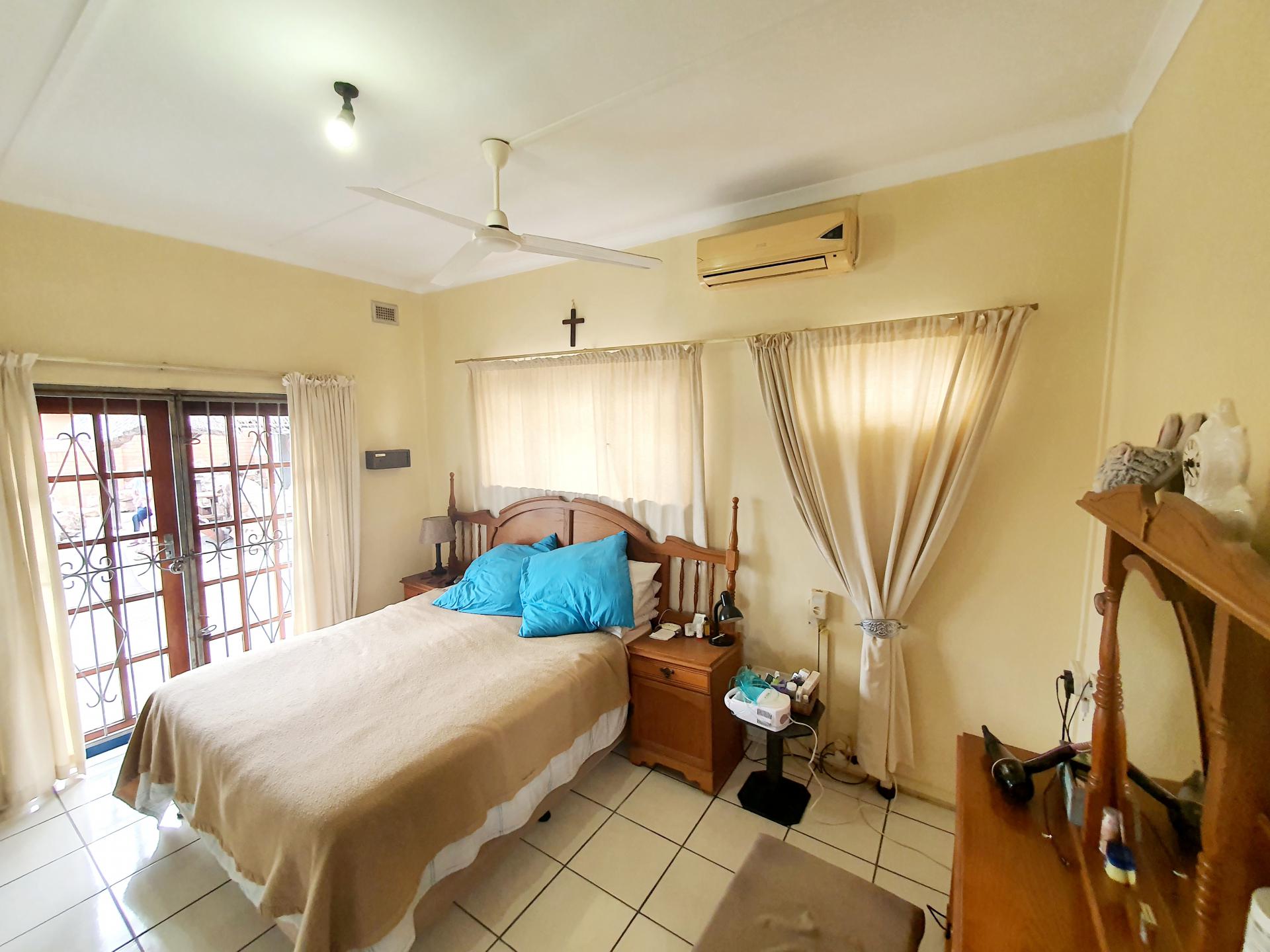  of property in Montclair (Dbn)