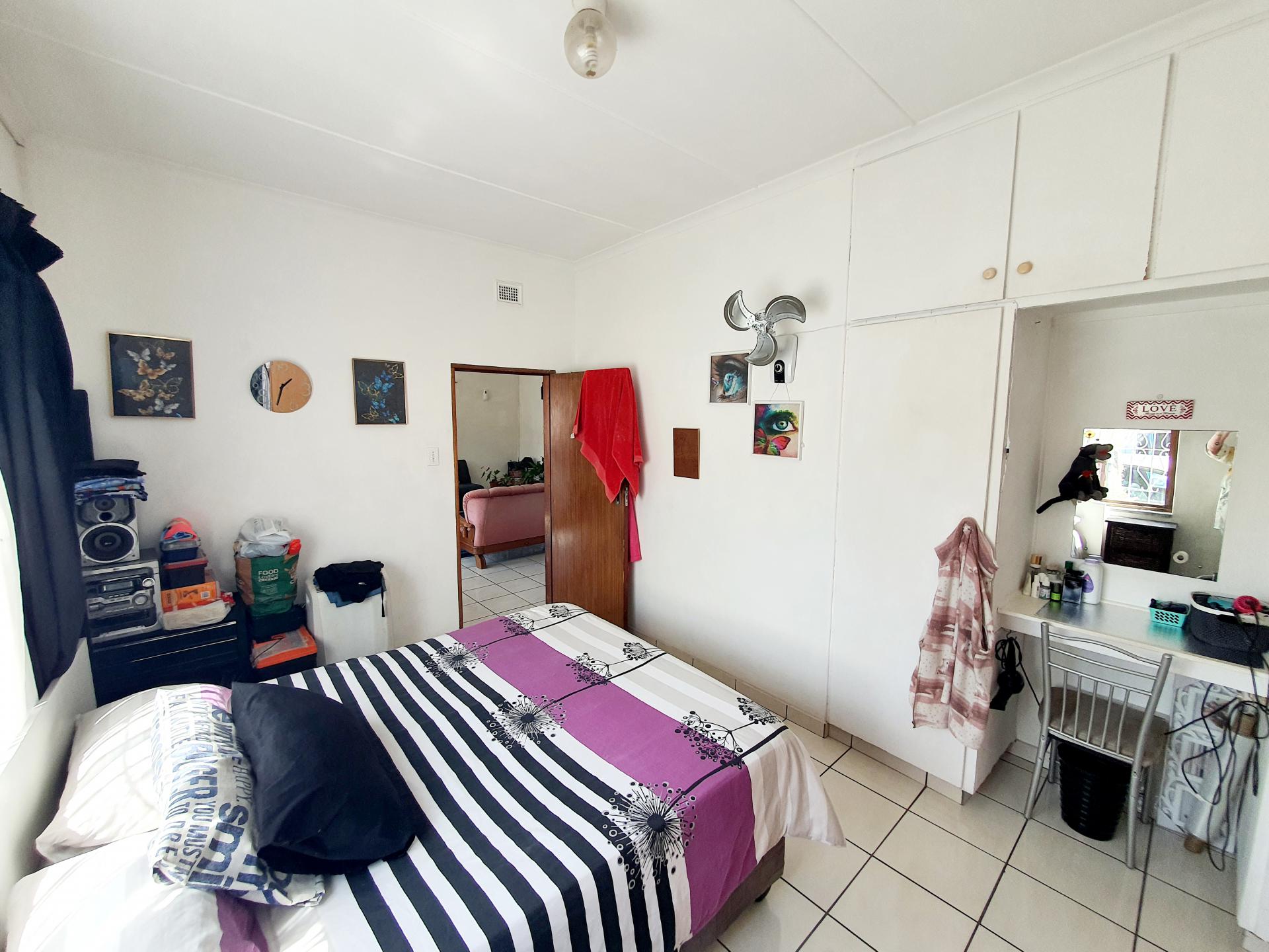  of property in Montclair (Dbn)