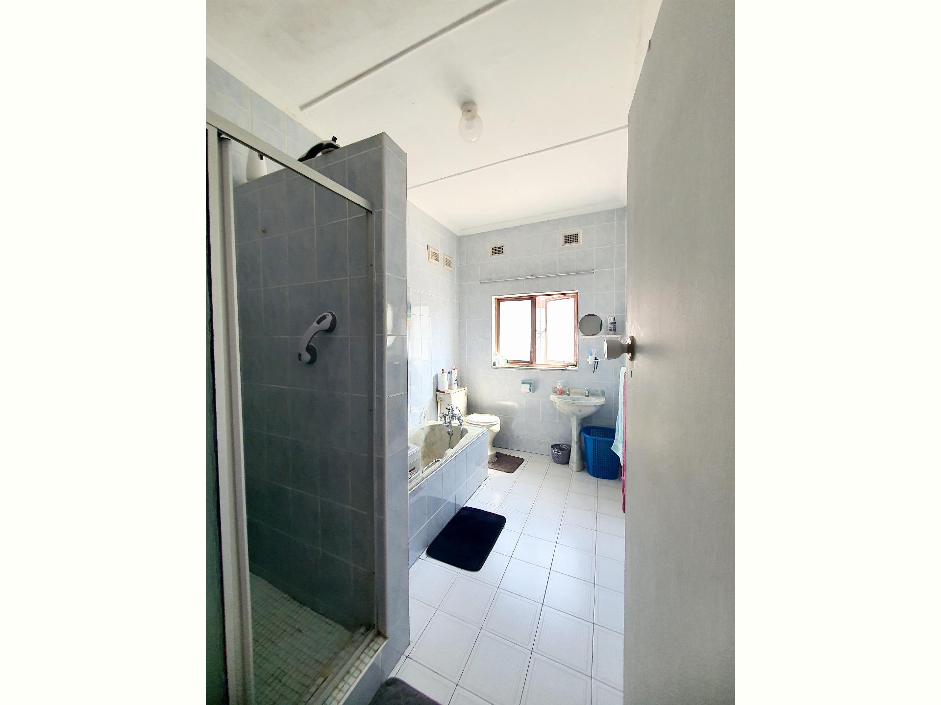 of property in Montclair (Dbn)