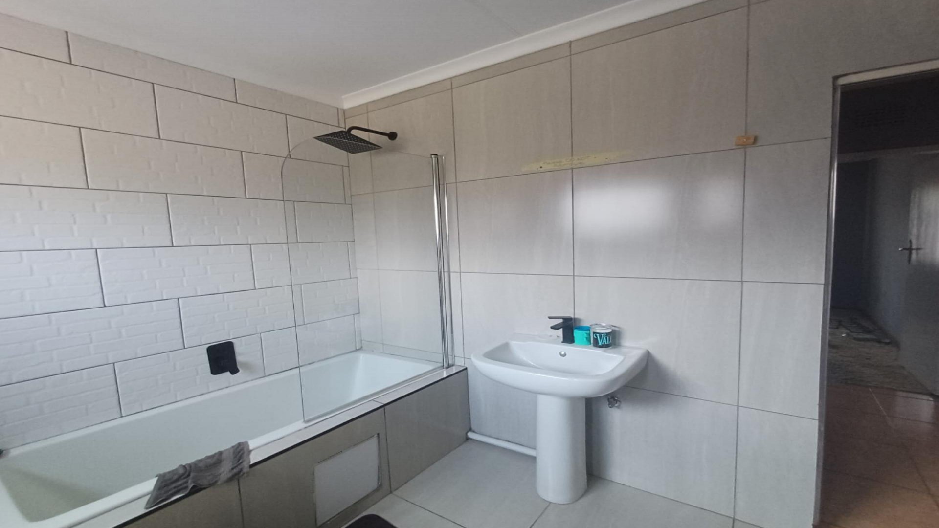 Bathroom 1 of property in Florida Lake