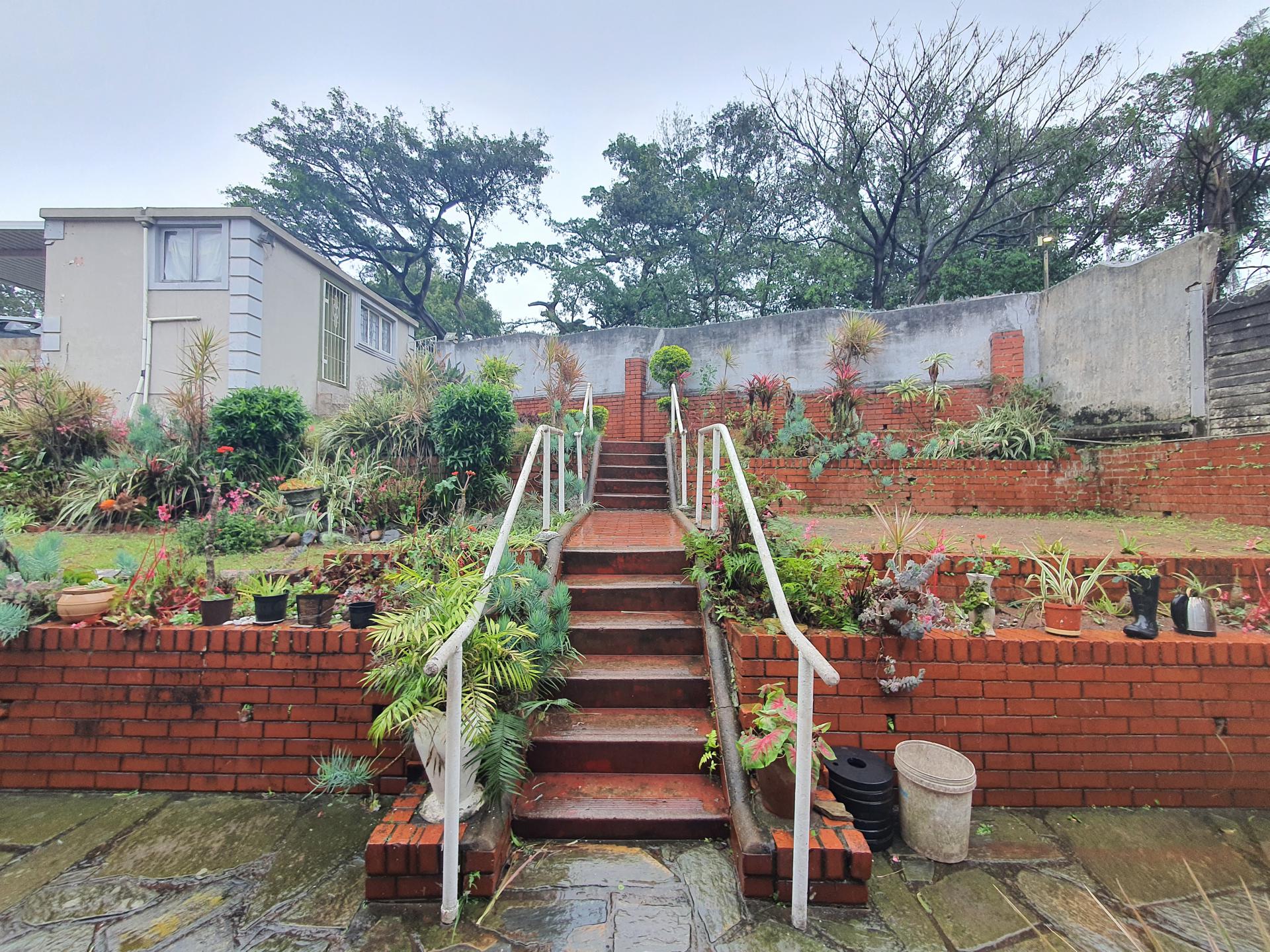  of property in Montclair (Dbn)