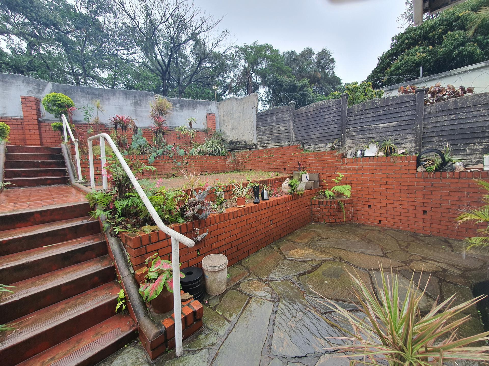  of property in Montclair (Dbn)