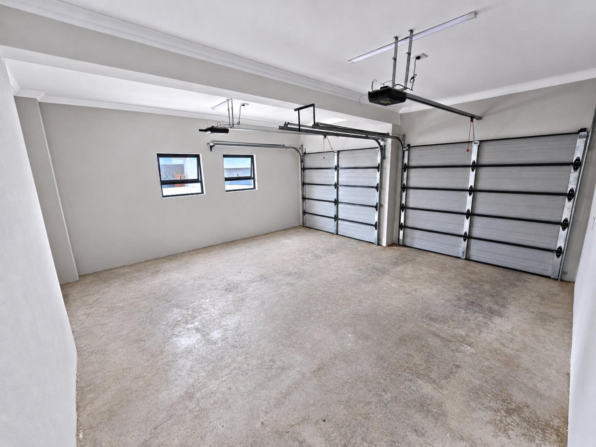  of property in Magalieskruin