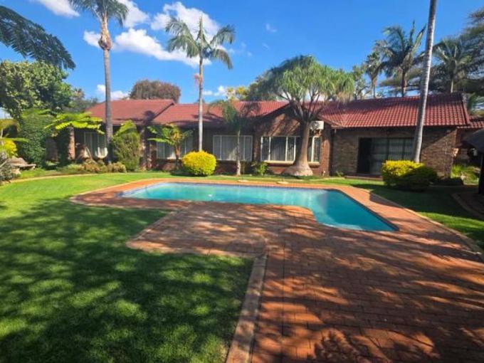 4 Bedroom House for Sale For Sale in Doornpoort - MR723779