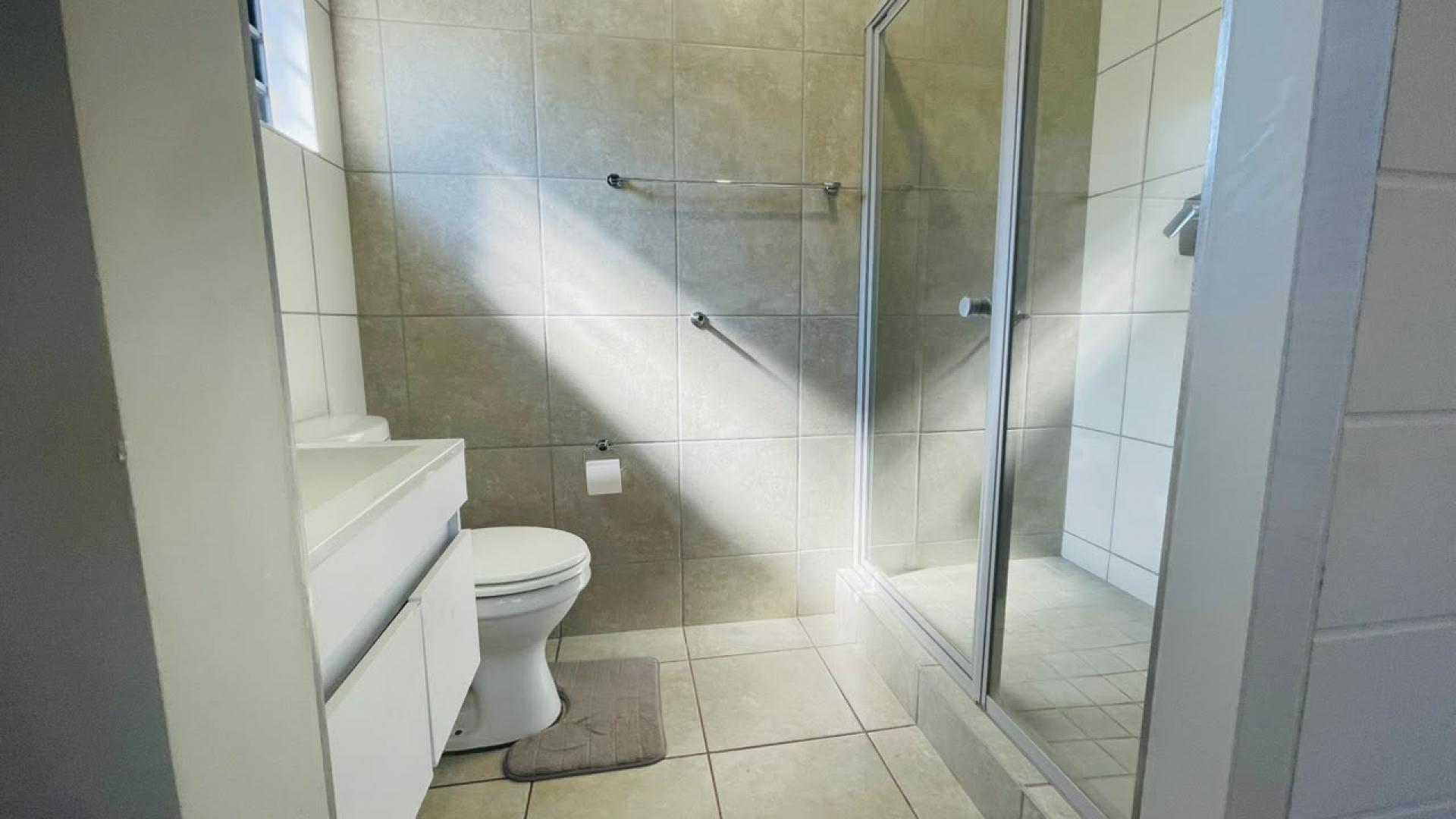 Bathroom 1 of property in Lotus Gardens