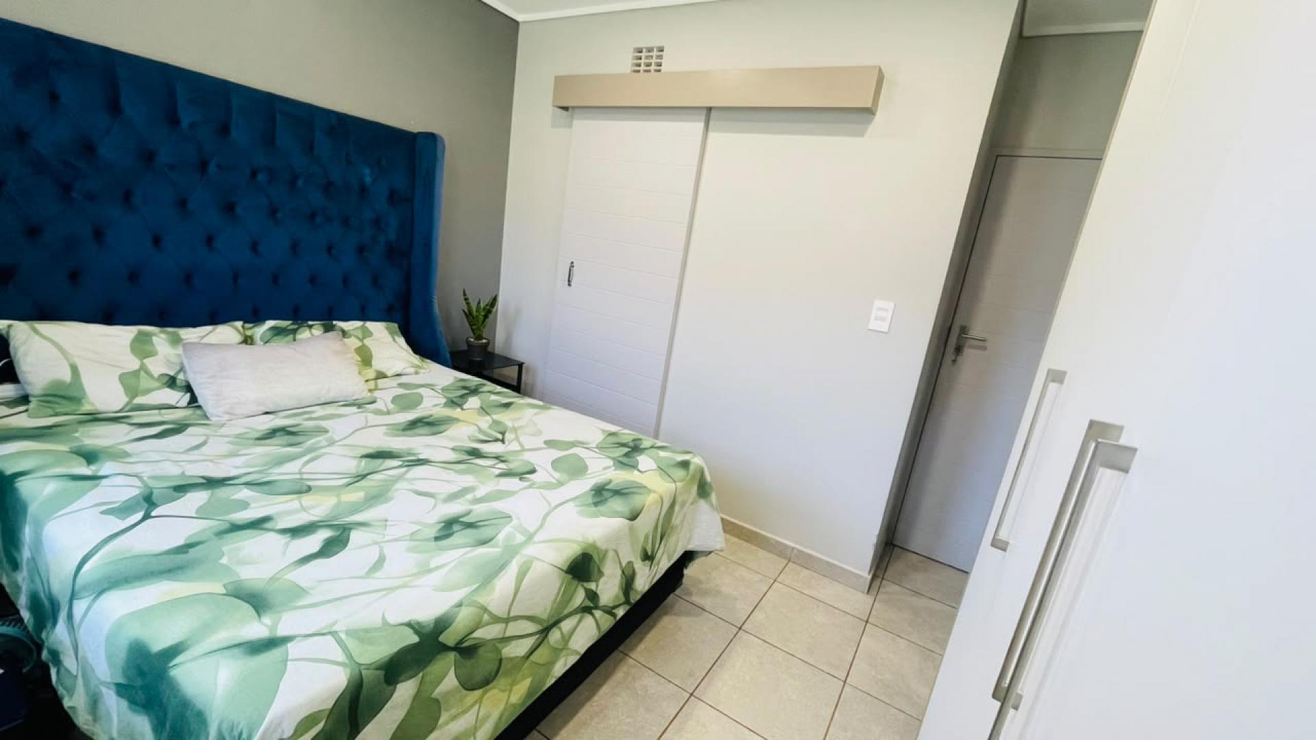 Bed Room 1 of property in Lotus Gardens