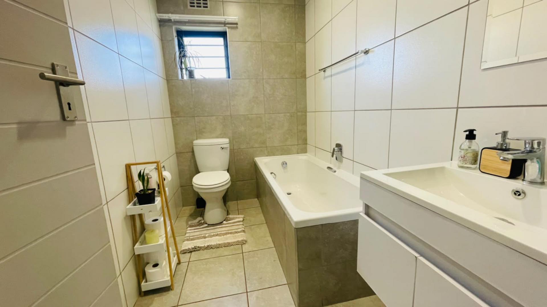 Bathroom 2 of property in Lotus Gardens