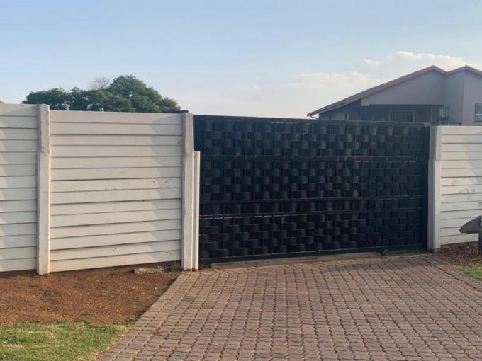 3 Bedroom House for Sale For Sale in Verwoerdpark - MR723793