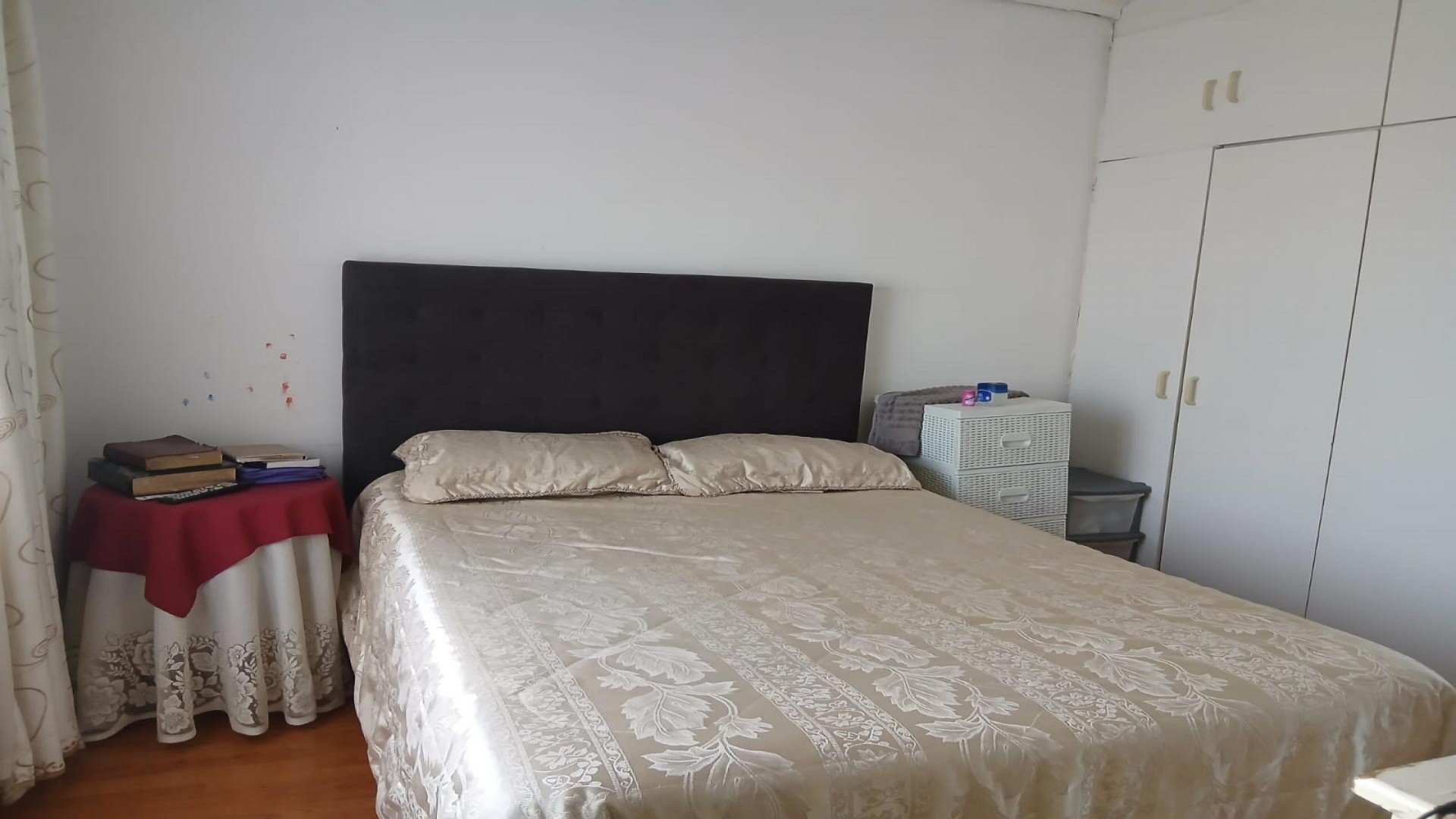 Bed Room 1 of property in Parow Central