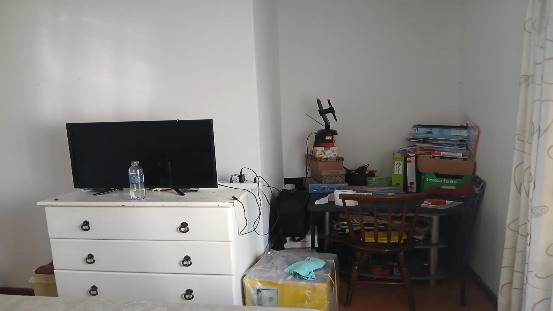 Bed Room 1 of property in Parow Central