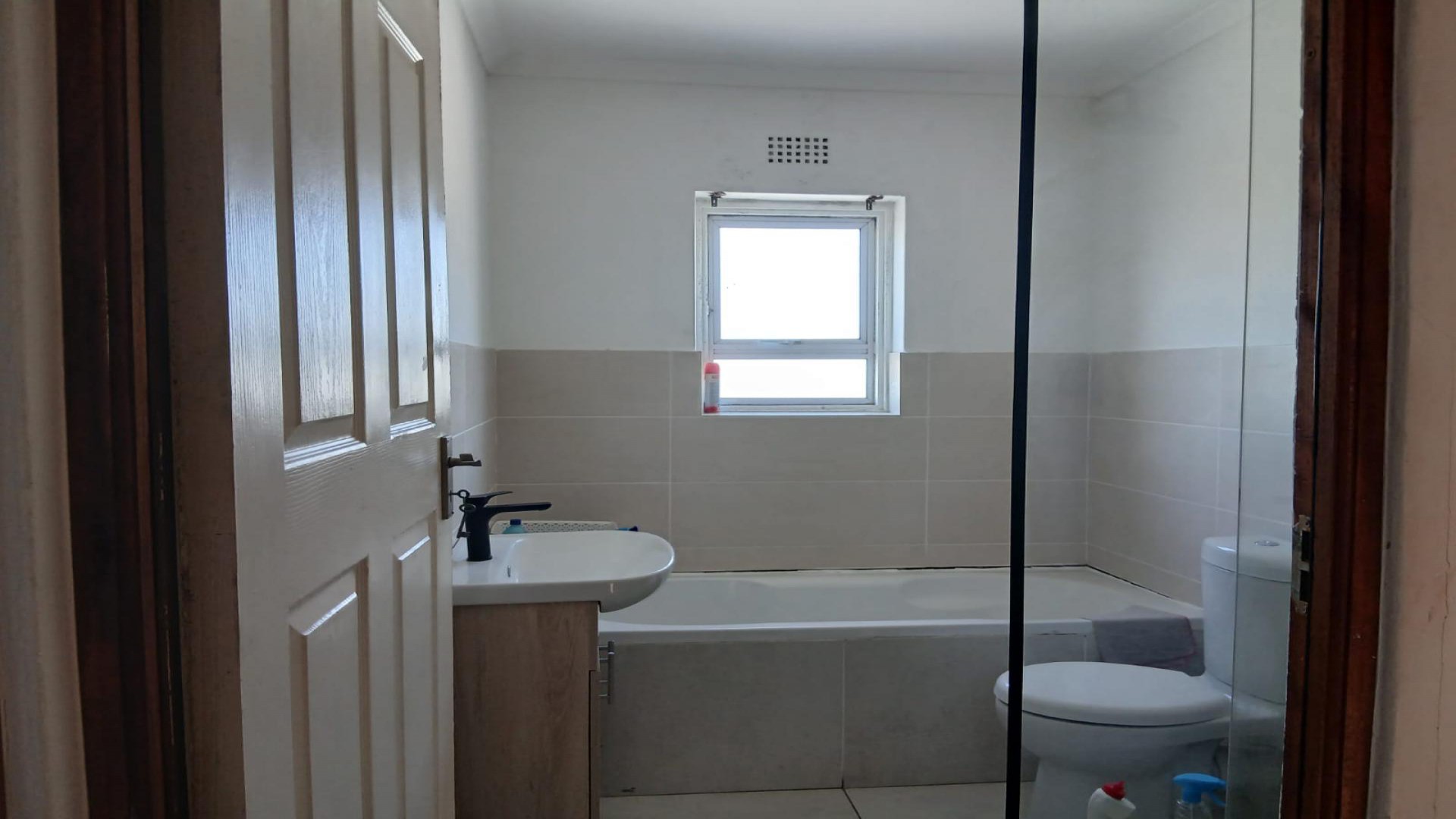 Bathroom 1 of property in Parow Central