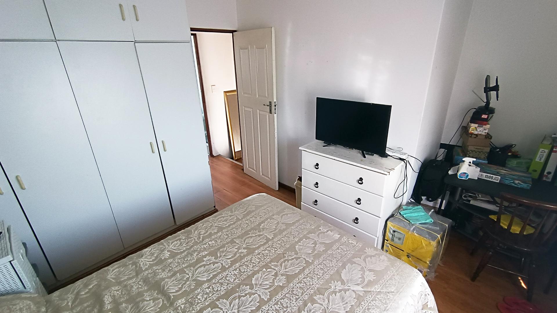 Bed Room 2 - 16 square meters of property in Parow Central