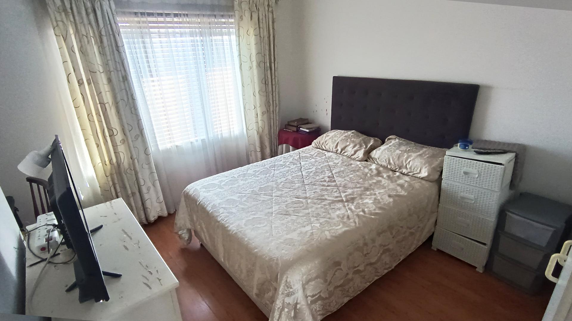 Bed Room 2 - 16 square meters of property in Parow Central