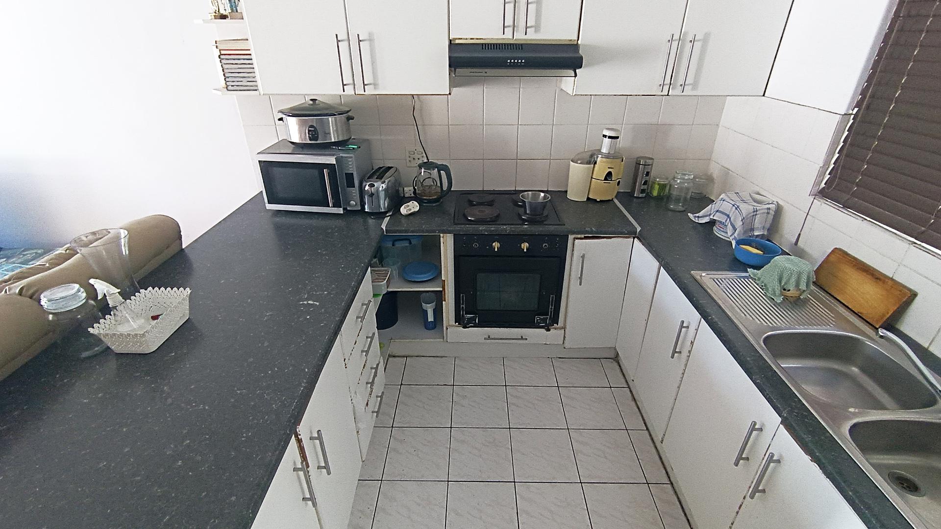 Kitchen - 15 square meters of property in Parow Central