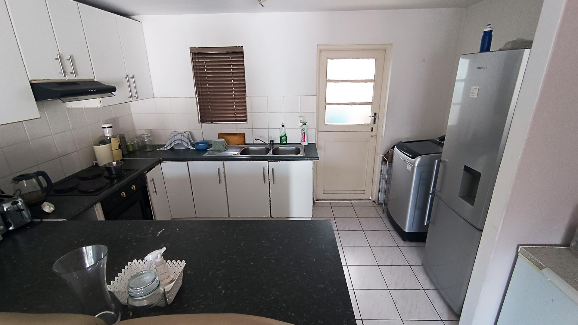 Kitchen - 15 square meters of property in Parow Central