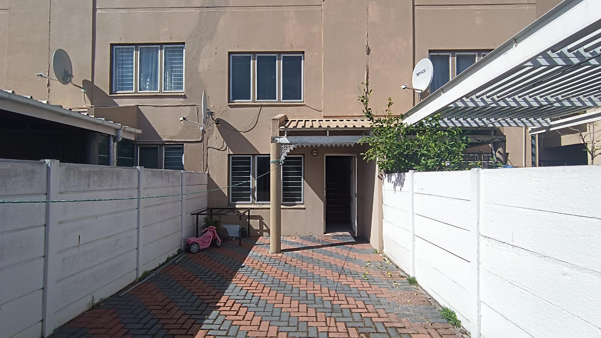 Front View of property in Parow Central