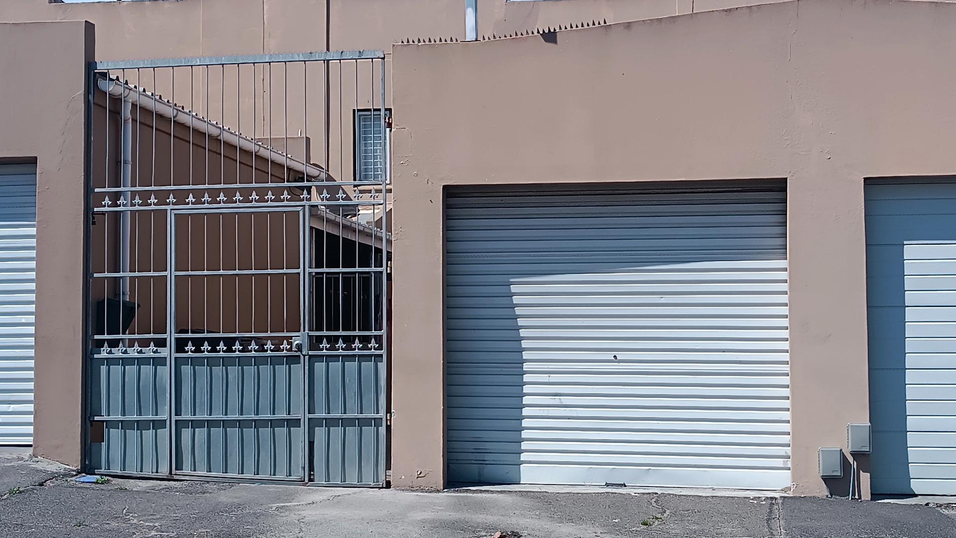Garage - 22 square meters of property in Parow Central