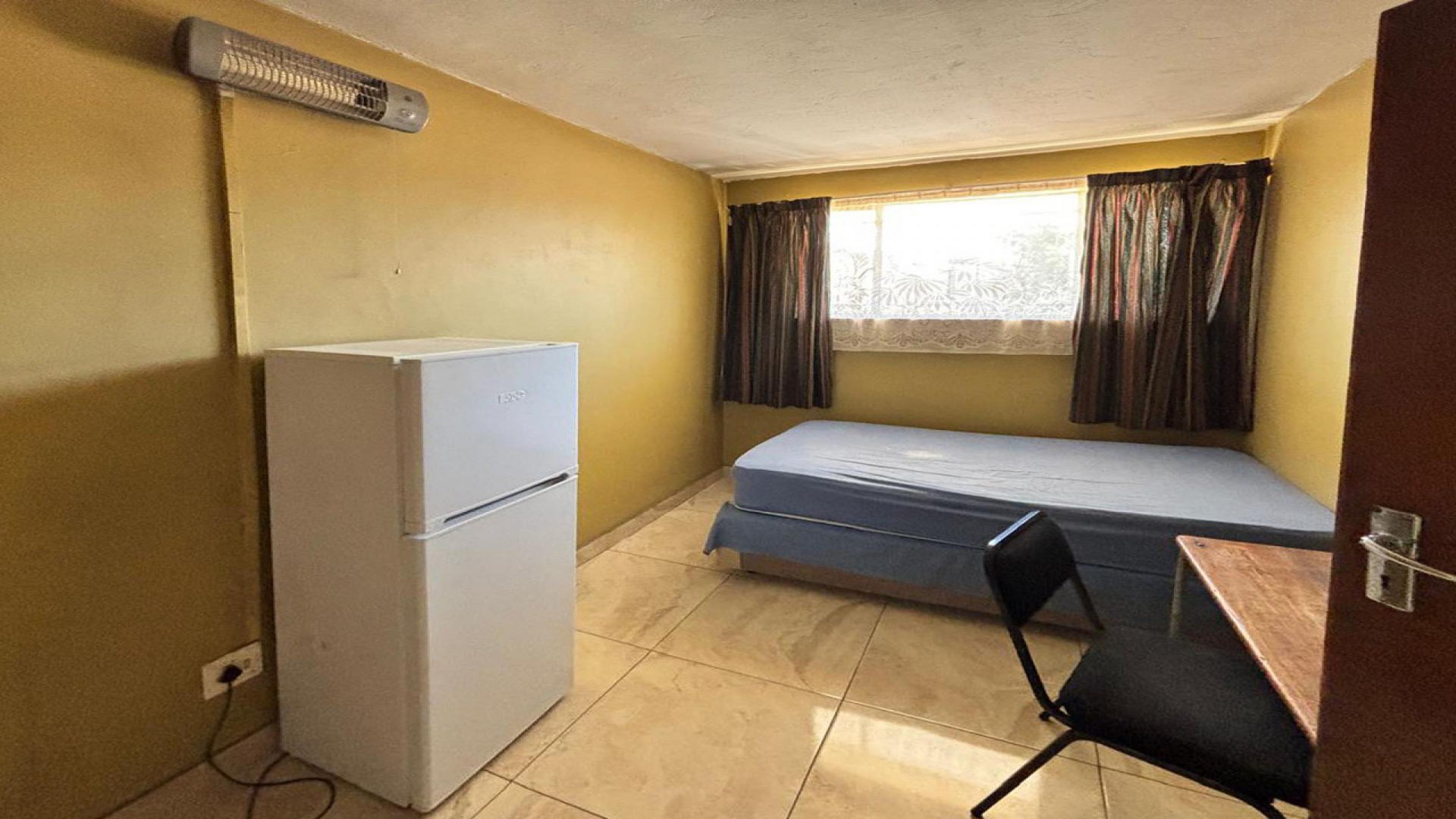 Bed Room 2 - 11 square meters of property in Vanderbijlpark