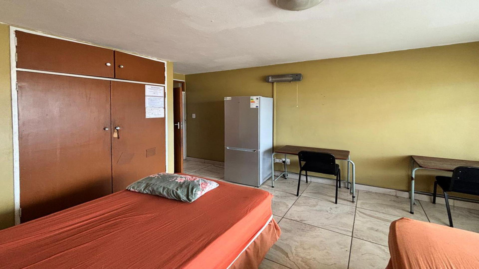 Bed Room 1 - 18 square meters of property in Vanderbijlpark