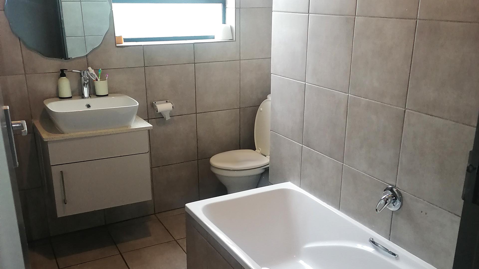 Bathroom 1 of property in Witpoortjie