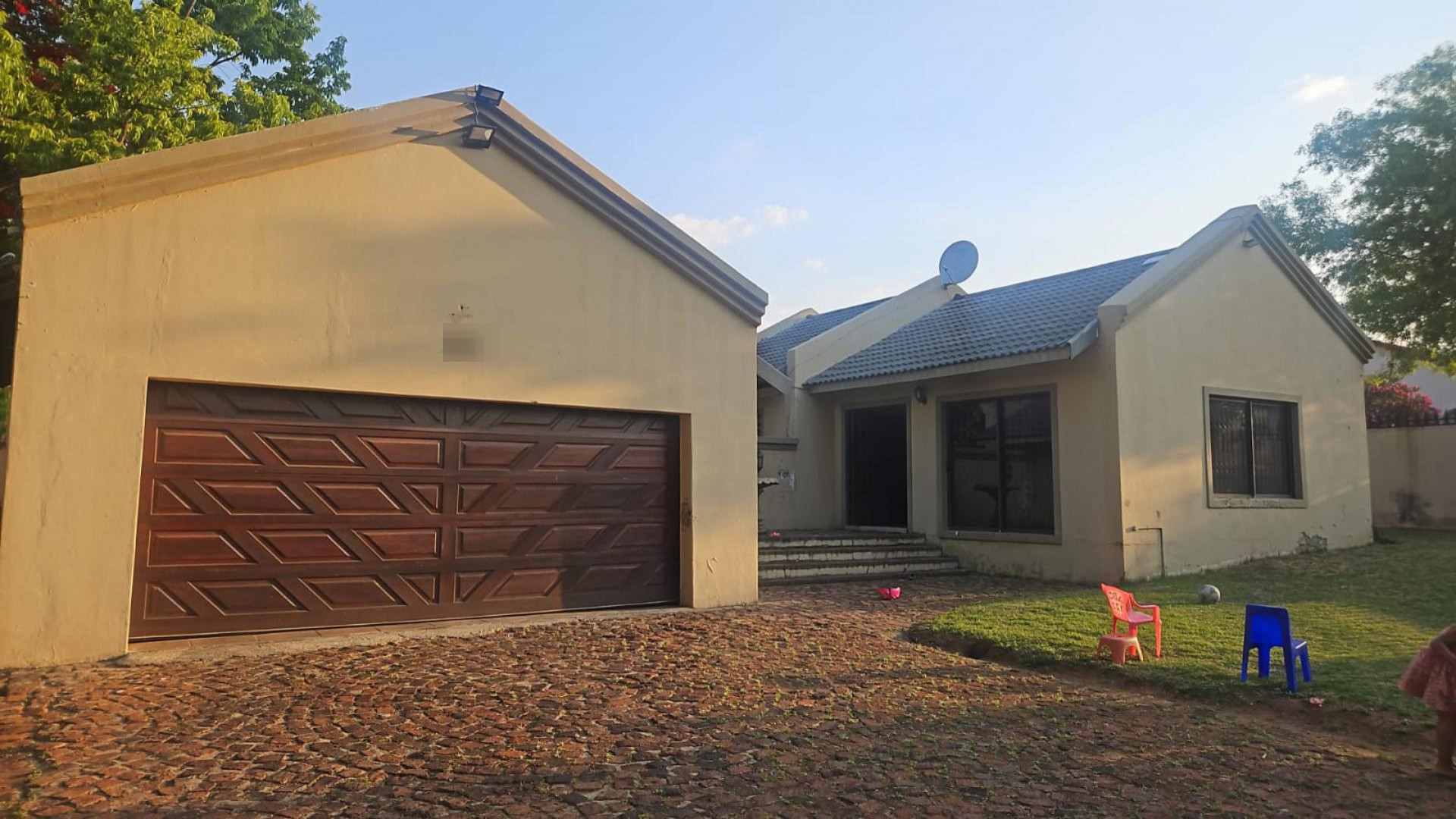 Front View of property in Bloubosrand