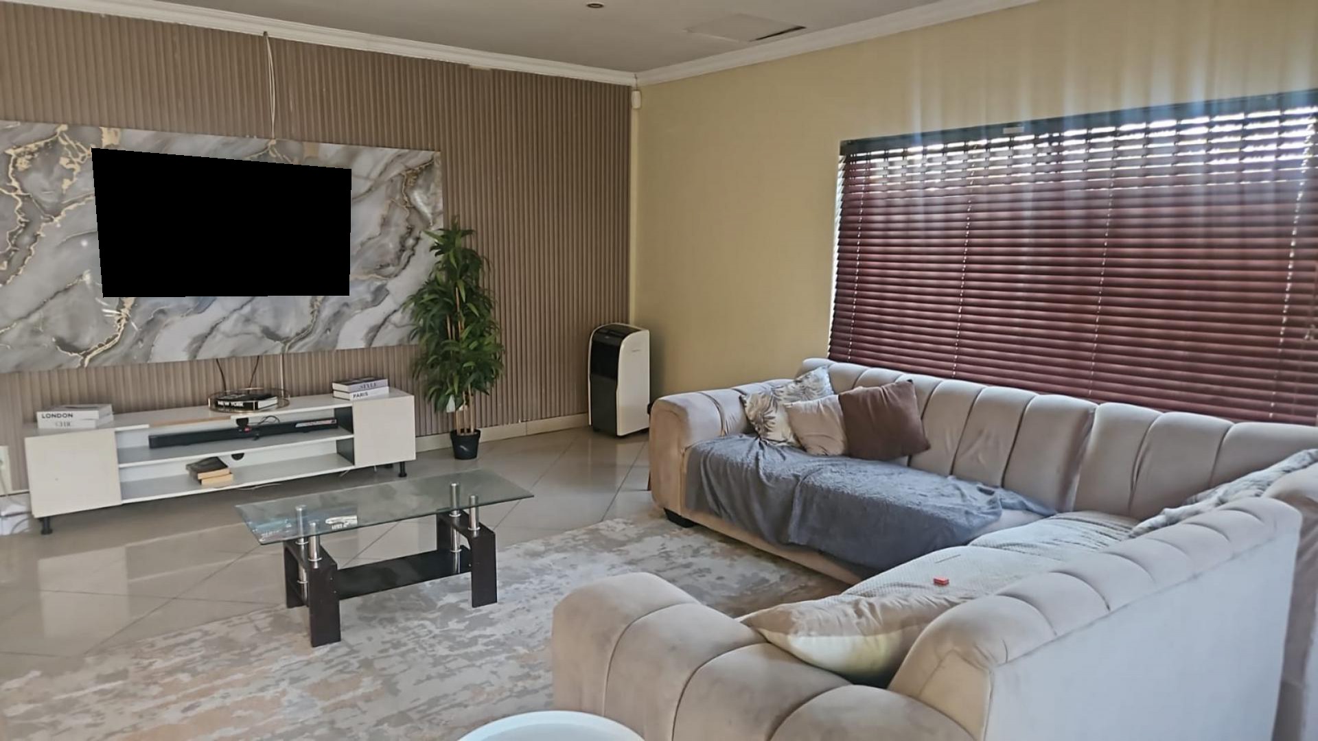 Lounges of property in Bloubosrand