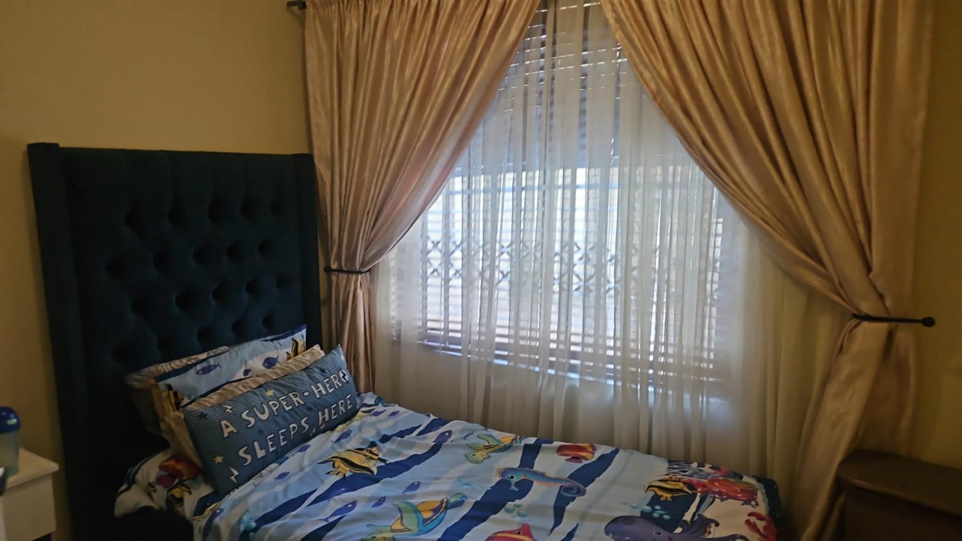 Bed Room 1 of property in Bloubosrand