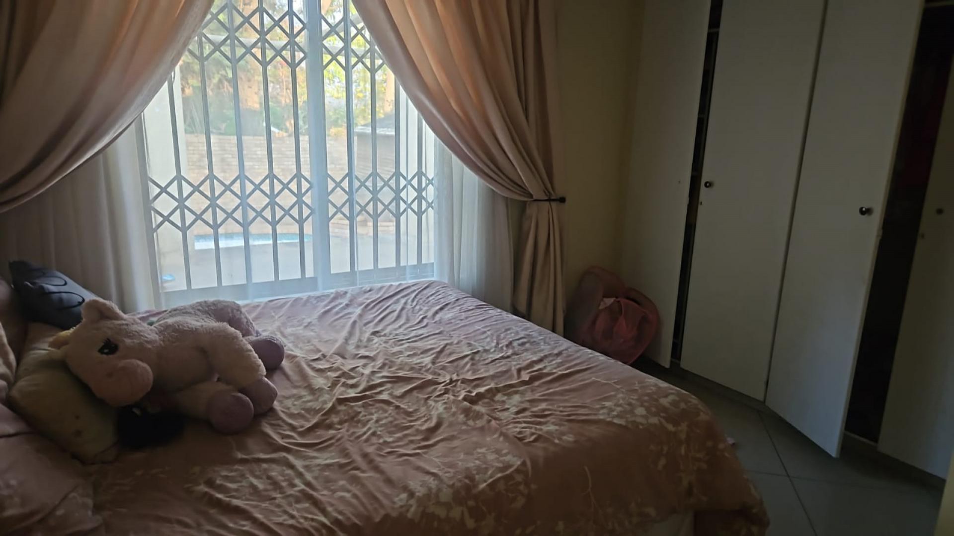 Bed Room 2 of property in Bloubosrand