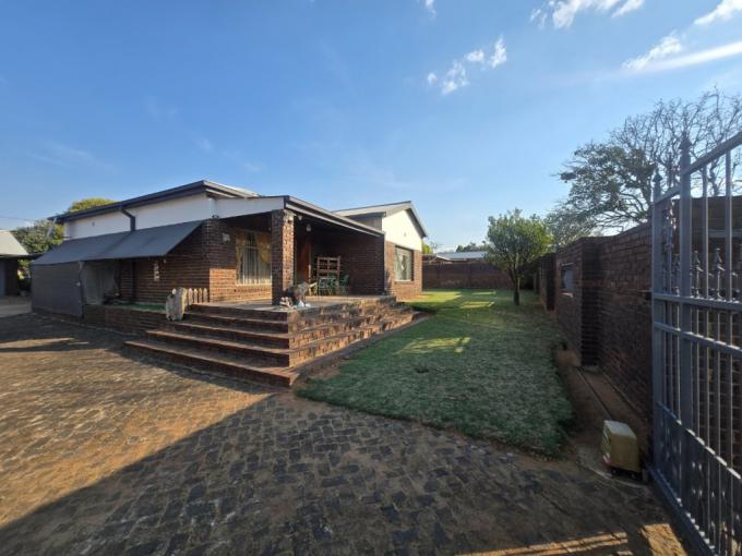 4 Bedroom House for Sale For Sale in Rensburg - MR723893