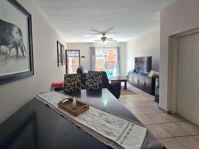 3 Bedroom Simplex for Sale For Sale in New Redruth - MR723899
