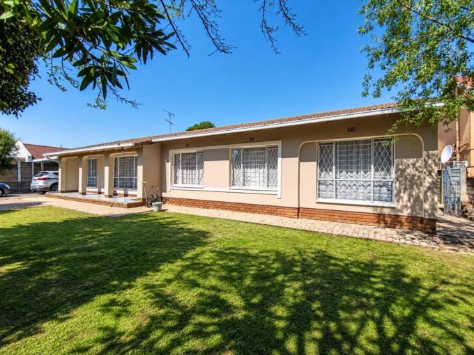 5 Bedroom House for Sale For Sale in Brackendowns - MR723910