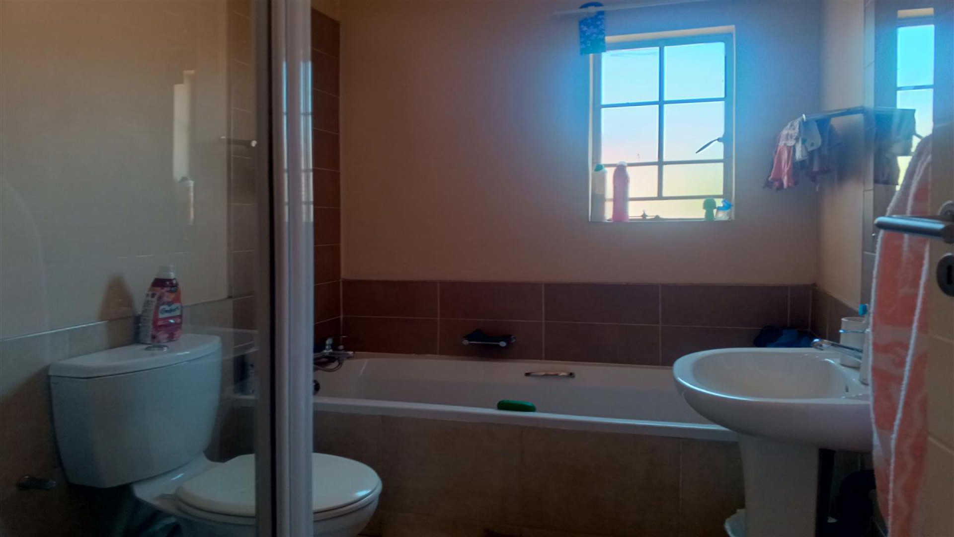 Bathroom 1 - 5 square meters of property in Monavoni