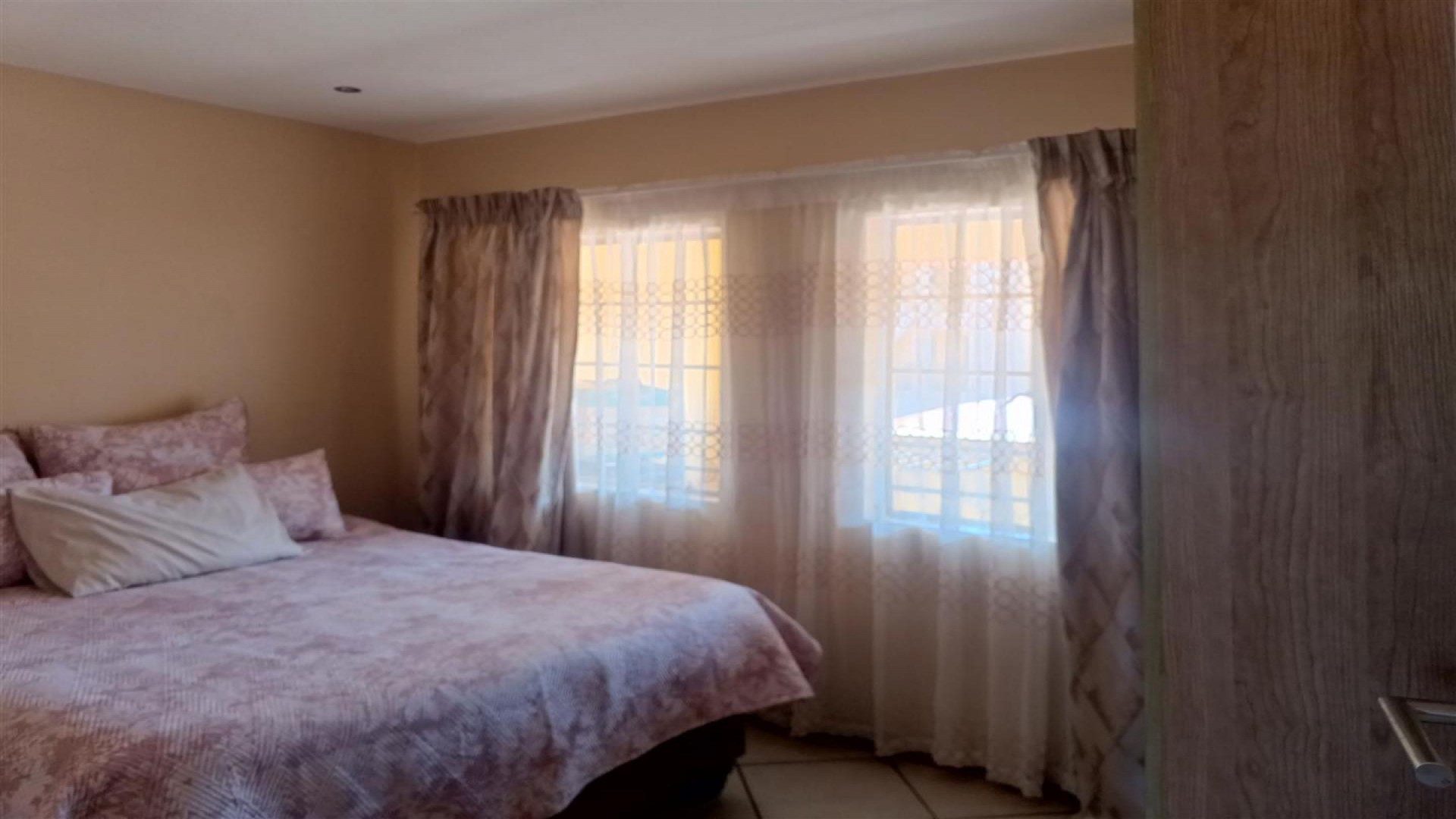 Bed Room 2 - 11 square meters of property in Monavoni